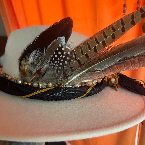 Stylish hat. - Picture 5 of 6